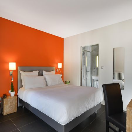 Hotel Douglas Puteaux Buitenkant foto