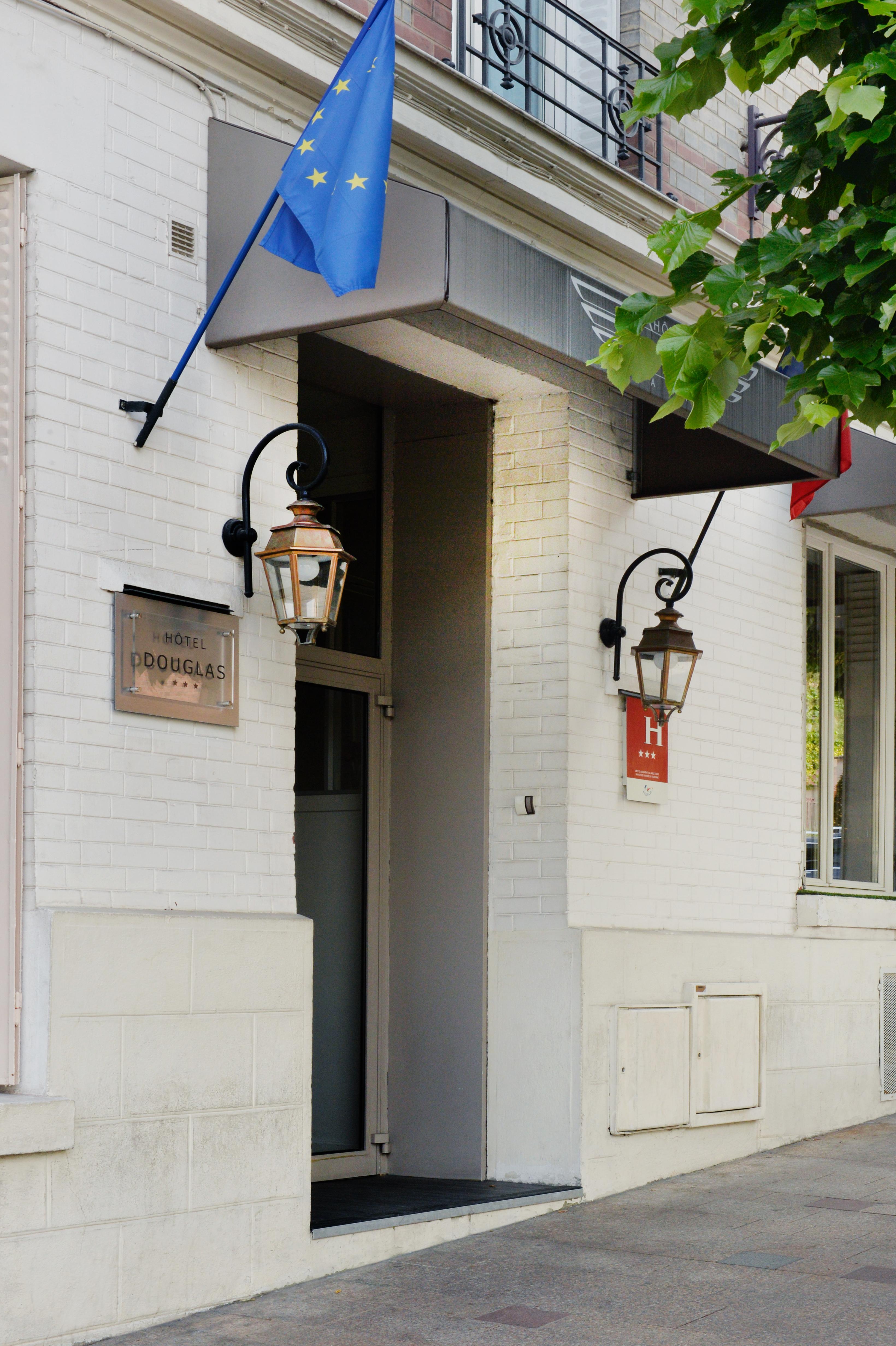 Hotel Douglas Puteaux Buitenkant foto