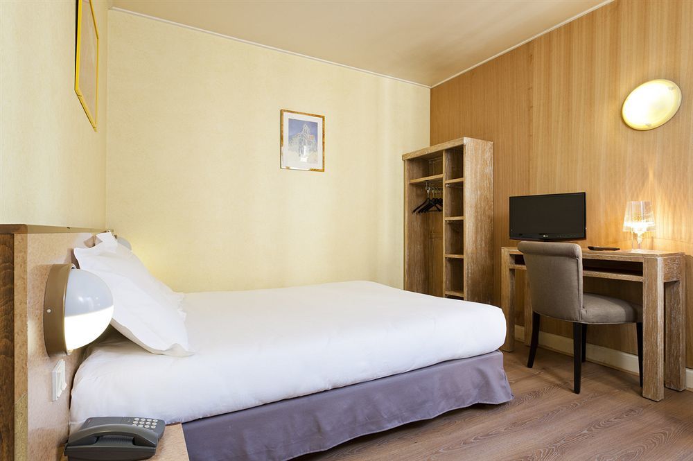Hotel Douglas Puteaux Buitenkant foto
