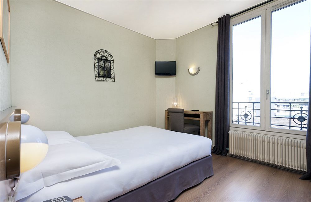 Hotel Douglas Puteaux Buitenkant foto