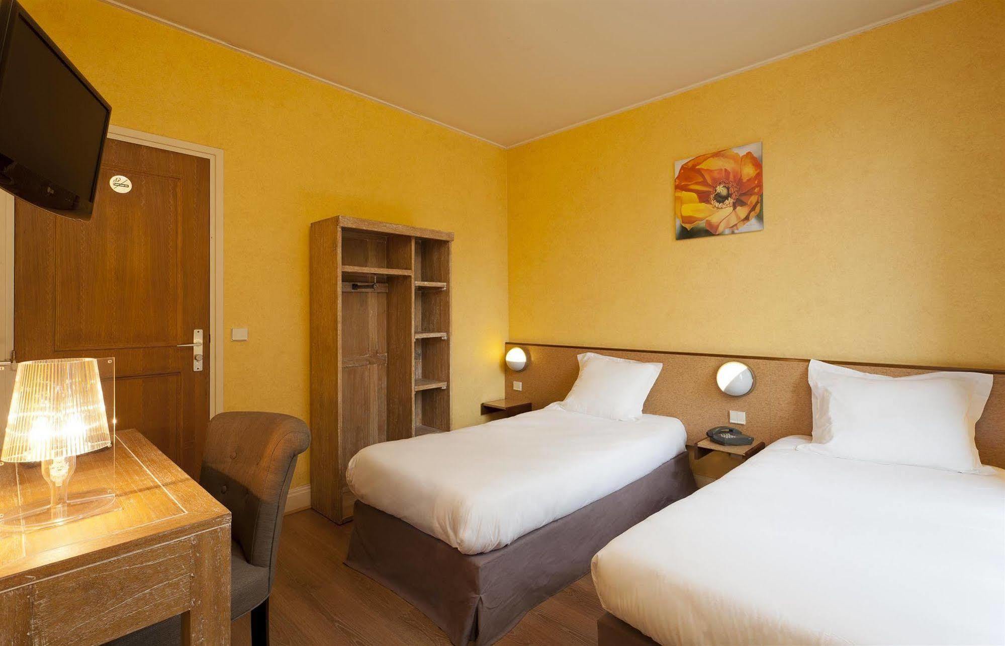 Hotel Douglas Puteaux Buitenkant foto